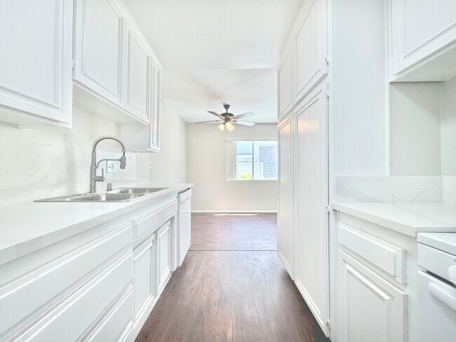 Photo - 14455 Dickens St Apartments