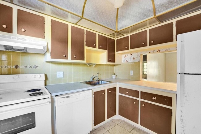 Photo - 1030 Country Club Dr Unit 405