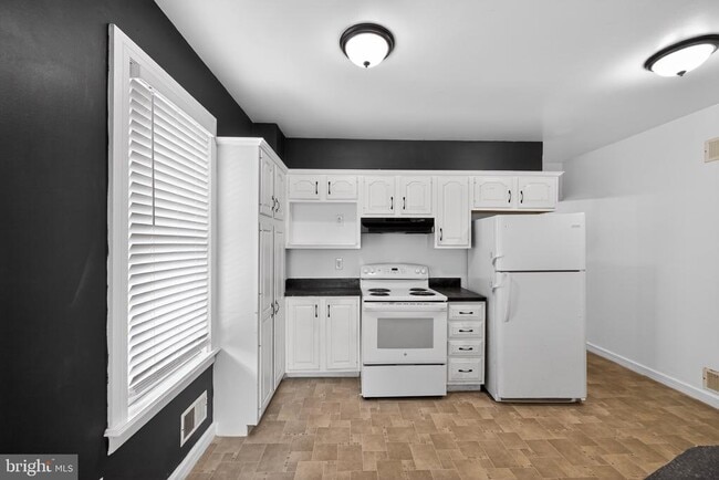 Photo - 365 N Prune St