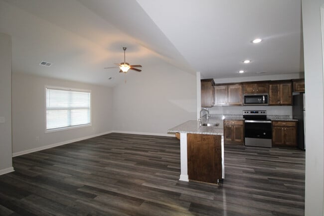 Photo - 581 Brushwood Dr