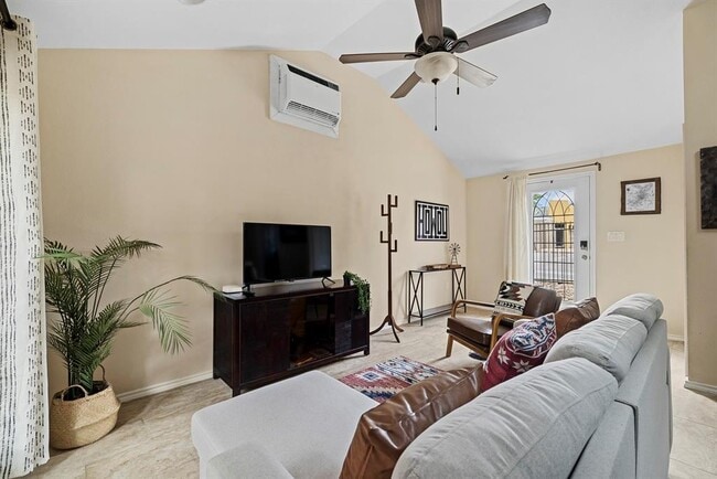 Photo - 75 Pedernales St