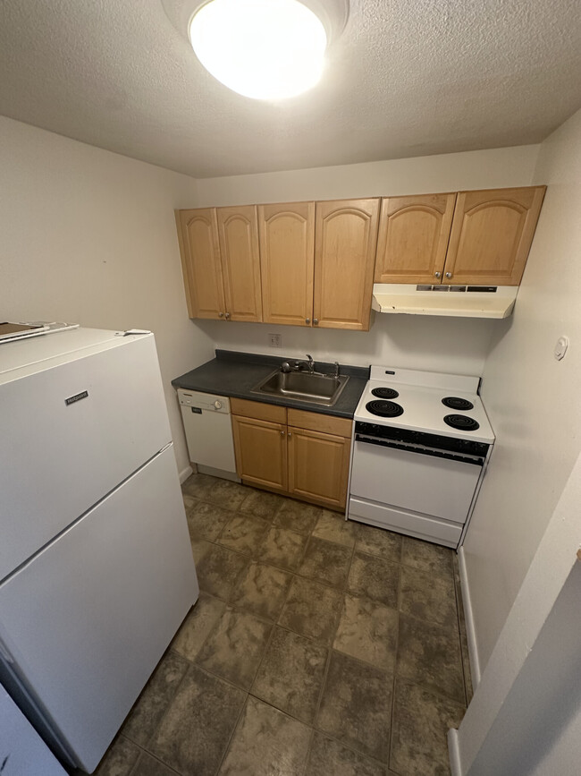 Building Photo - 21 Radcliffe Rd Unit 201 Rental