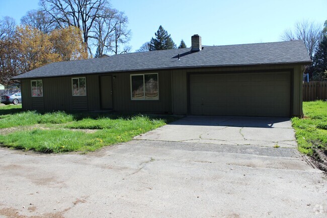 Building Photo - 3 bedroom 1 bath home in Hillsboro near Ma...