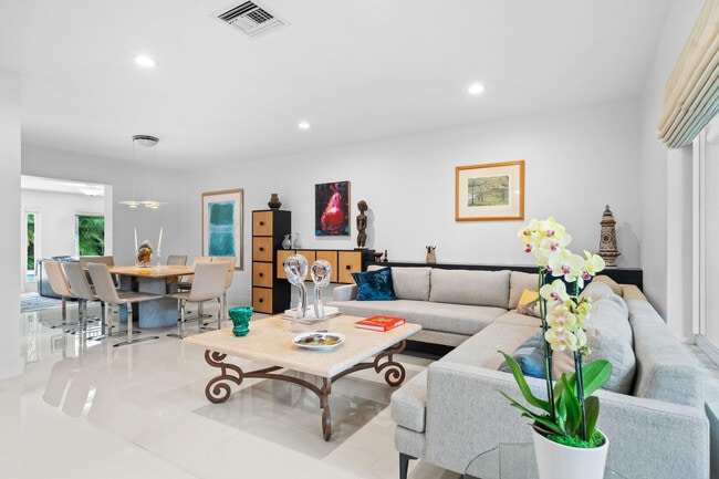 Photo - 326 Seven Isles Dr