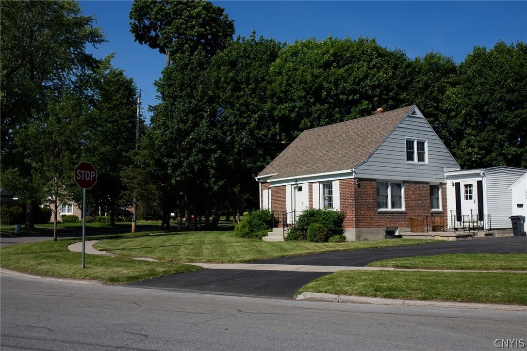Photo - 1343 Cosgrove St