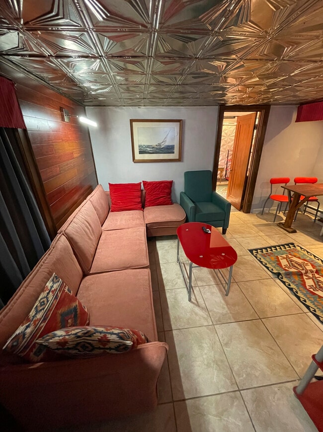 Building Photo - 4778 Rogers Rd Unit Lower