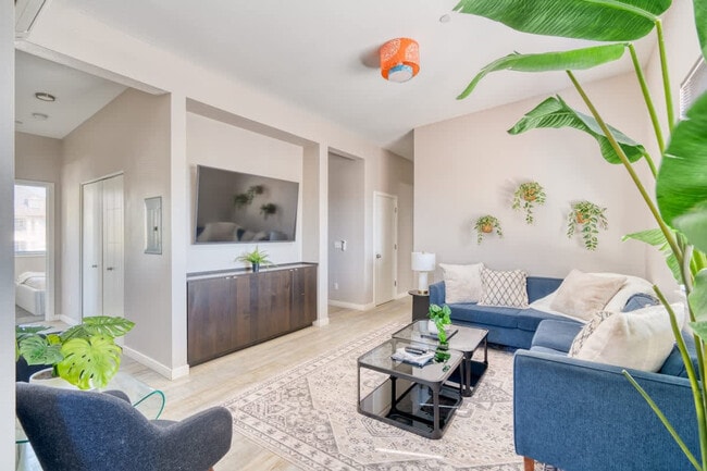 Building Photo - 1428 SE 19th Ave Unit ID1309871P Rental