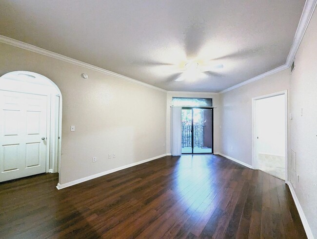 Building Photo - 2x2 1042 square feet with balcony Rental