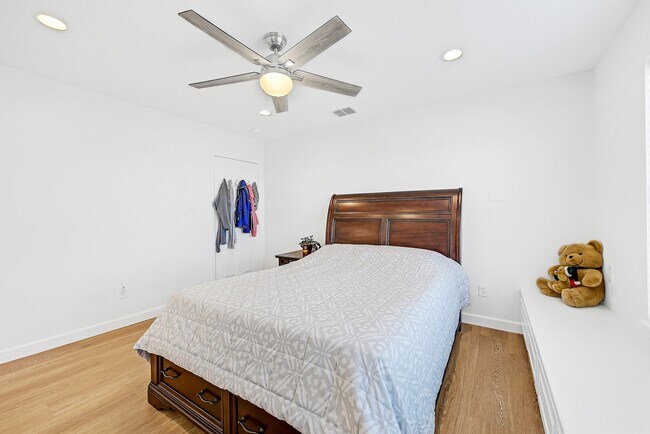 Photo - 747 Waypoint Dr