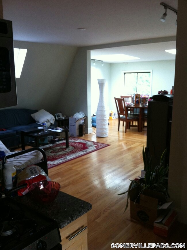 Building Photo - 10 Evergreen Ave