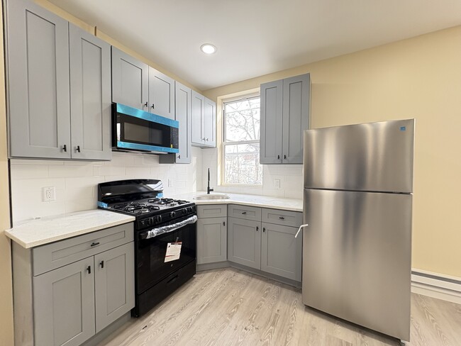 Building Photo - 138 Monticello Ave Unit 3 Rental