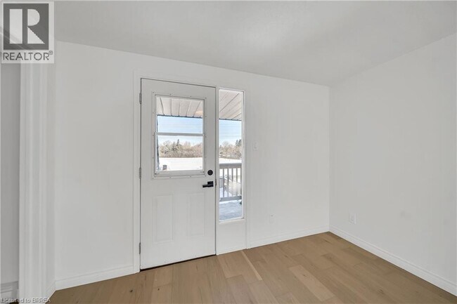 Photo - 61 Vanier Dr