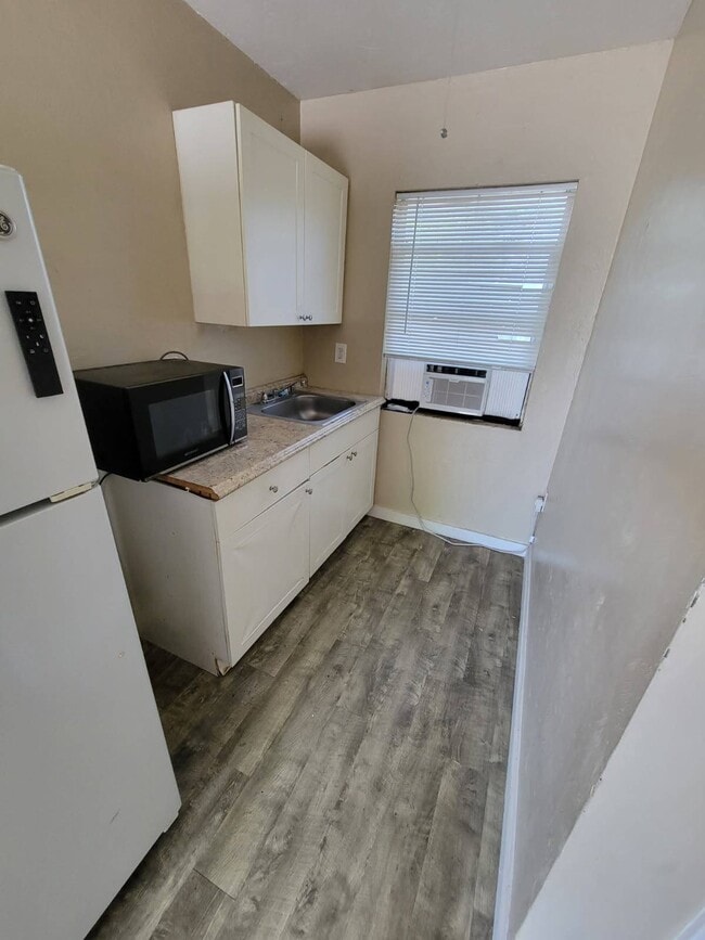 Photo - 713 17th St W Unidad #6