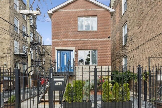 Photo - 712 N Throop St