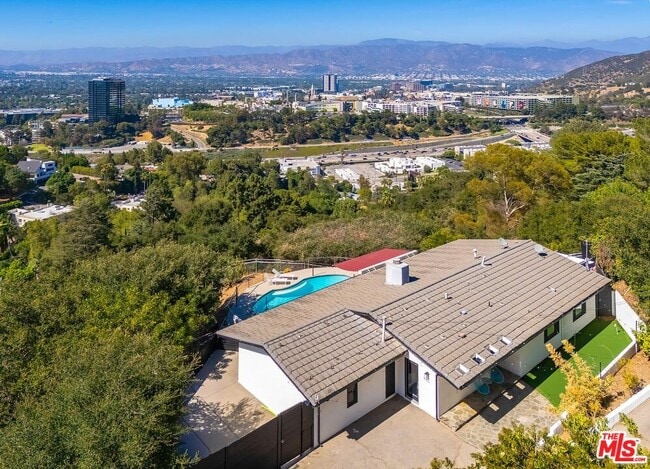Building Photo - 3201 Bonnie Hill Dr