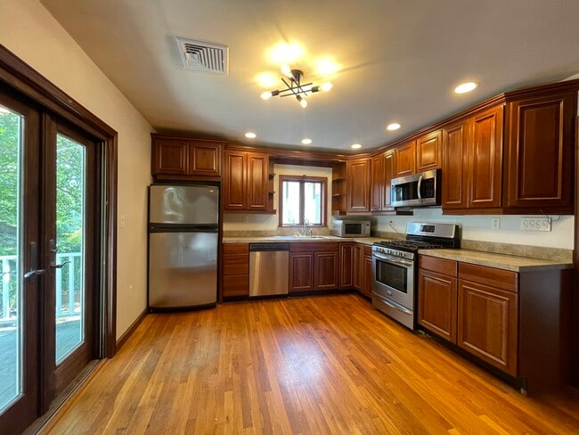 Building Photo - 249 Summer St Rental