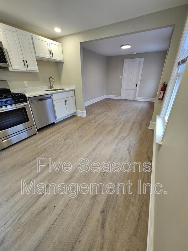 Photo - 98 N Champlain St