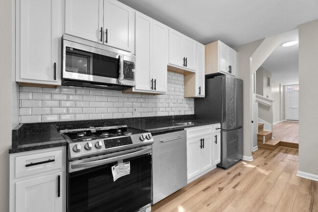 Building Photo - 223 N Patterson Park Ave Rental