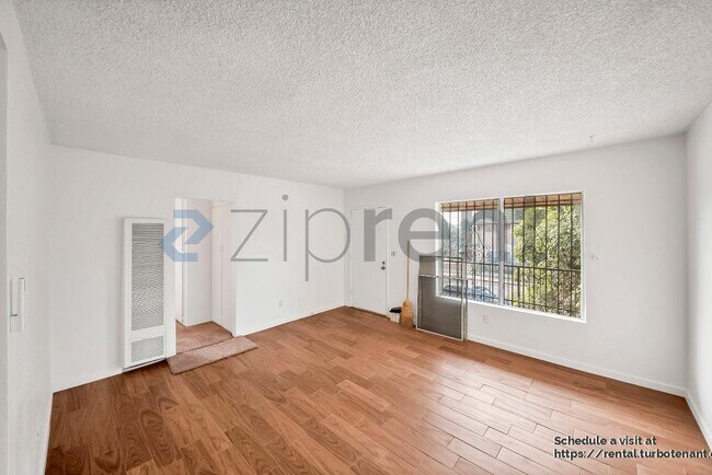 Photo - 2458 Normandie Ave