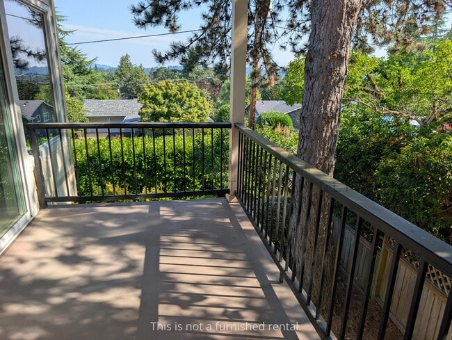Photo - 1480 Hemlock St
