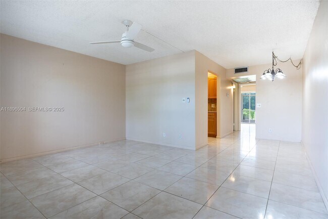 Photo - 400 SW 134th Way Unidad 107F