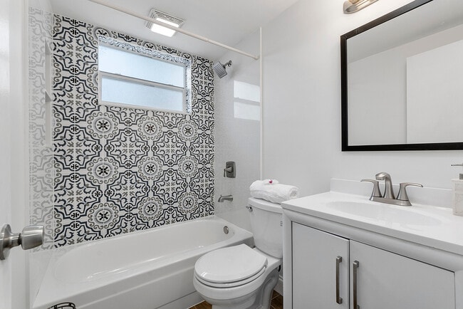 Photo - 2250 SE 5th St