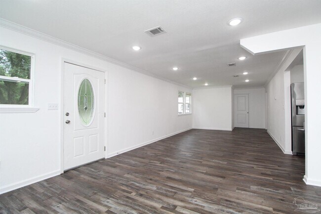 Photo - 150 E Ensley St