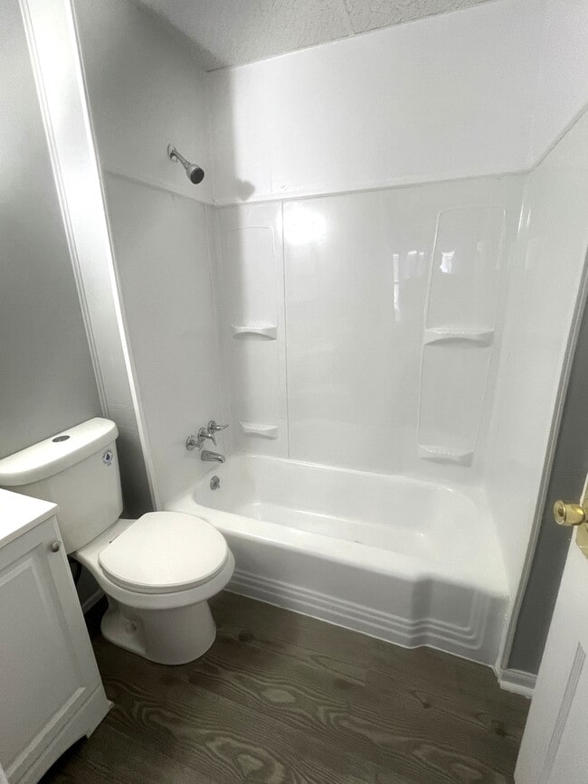 Photo - 704 W 18th St Unit 1