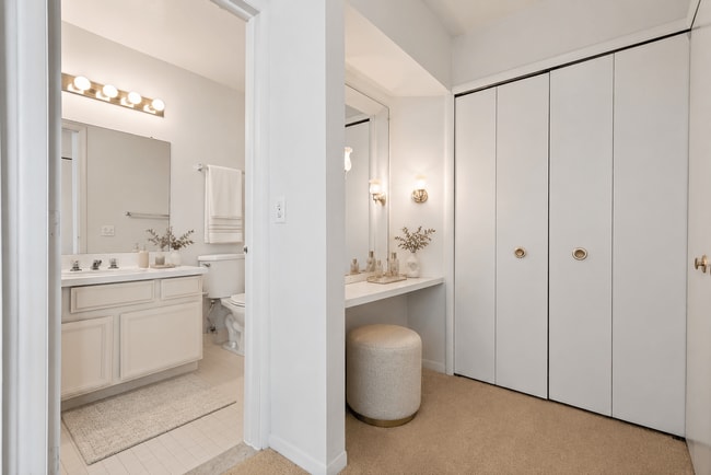 Legacy Place Apartments - Southfield, MI