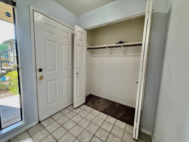 Photo - great condo in roseville available now Unit Condo