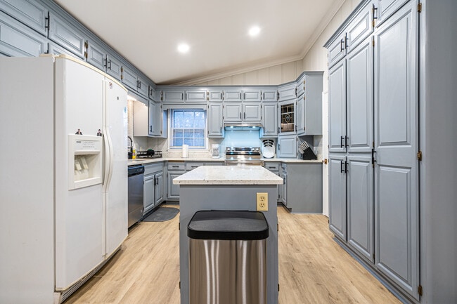 Photo - 702 Chambers Dr NE