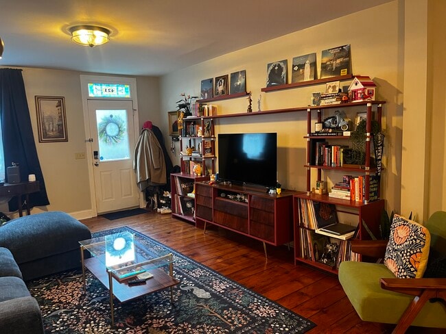 Photo - 421 Boas St