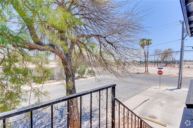 Building Photo - 312 E Tonopah Ave Rental