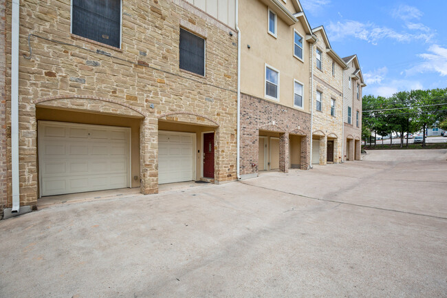 Photo - 1402 Parker Lane #4 Townhome