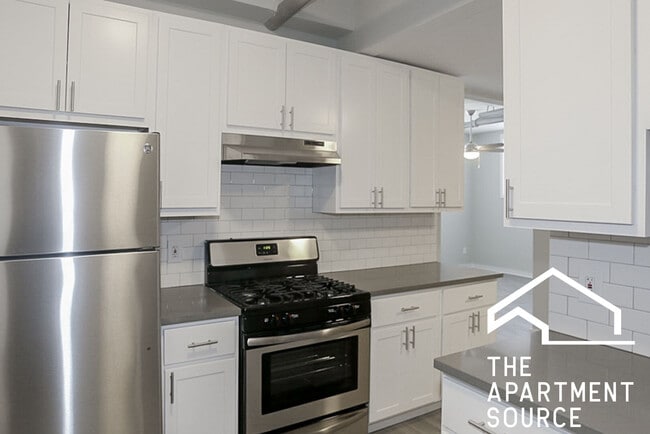 Building Photo - 3928 N Pine Grove Ave