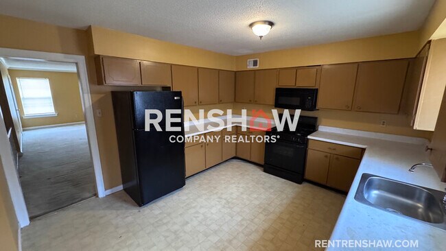 Photo - 3222 13 Colony Mall