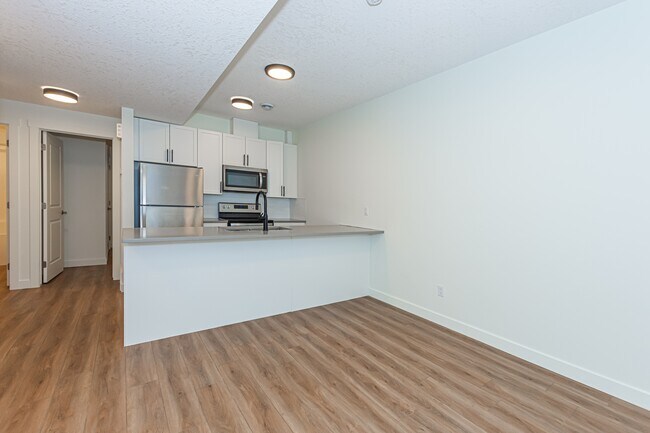 Photo - 12224-12112 112 Ave NW Unité 4B