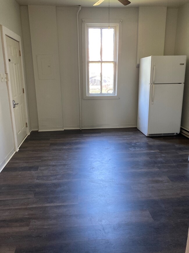 Photo - 27 S Locust St