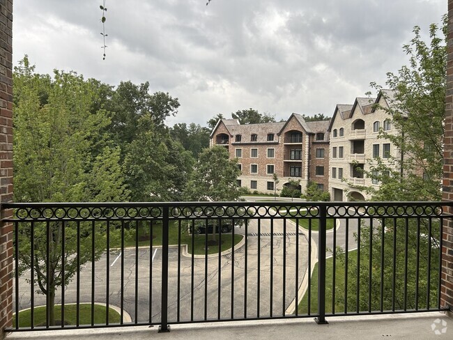 Building Photo - 1800 Amberley Ct Unit 301 Rental