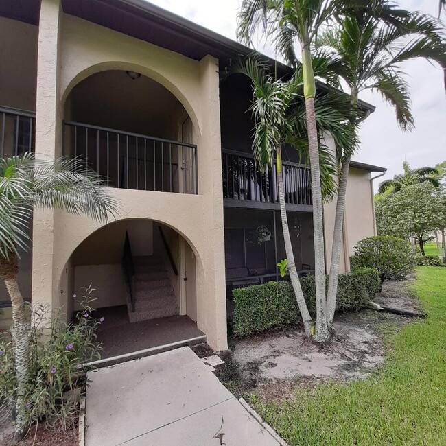 Building Photo - 539 Shady Pine Way Unit B2