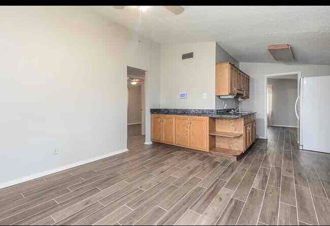 Photo - 583 Bonnell Ave