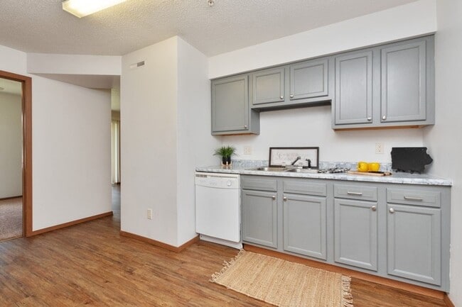 Photo - 421 S Dodge St