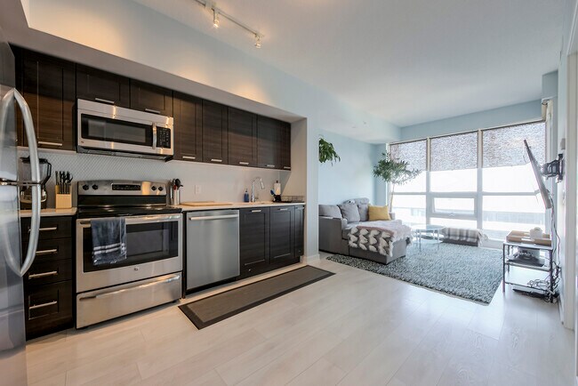 Photo - 2212-2212 Lake Shore Blvd W