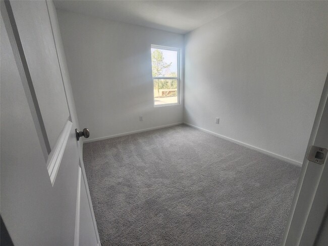 Building Photo - 906 Pertuso Ln