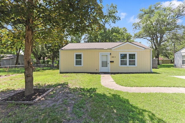 2 Bedroom 1 Bathroom House near Garmin and... - 2 Bedroom 1 Bathroom House near Garmin and...
