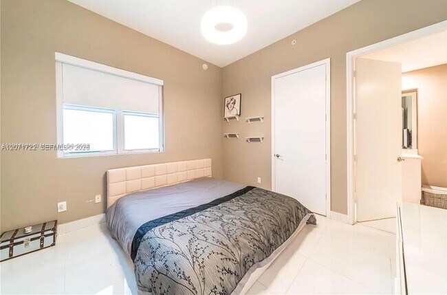 Photo - 14951 Royal Oaks Ln Unit 102
