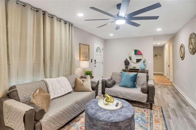 Photo - 6340 McCollum Ln