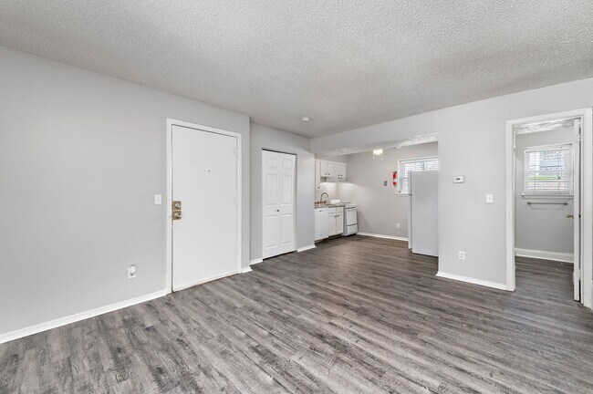 Photo - BALTIMORE PLAZA