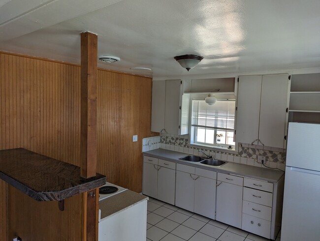 Photo - 1769 Davidson St SE