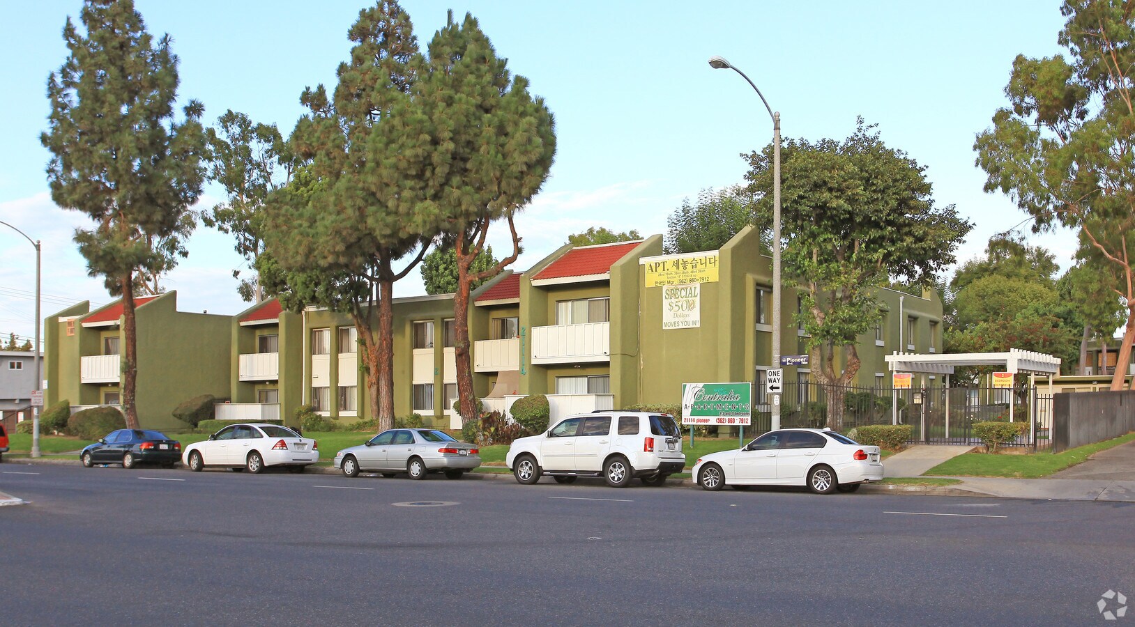 Centralia Apartments - Centralia Apartments